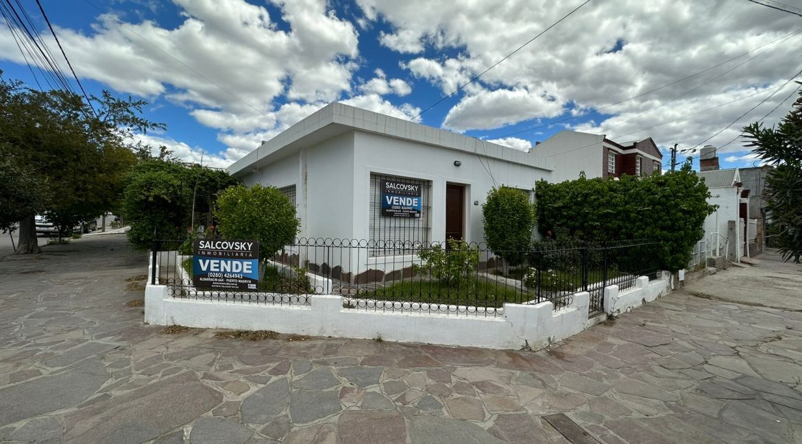 Casa en Venta Puerto Madryn Dos departamentos y Cochera