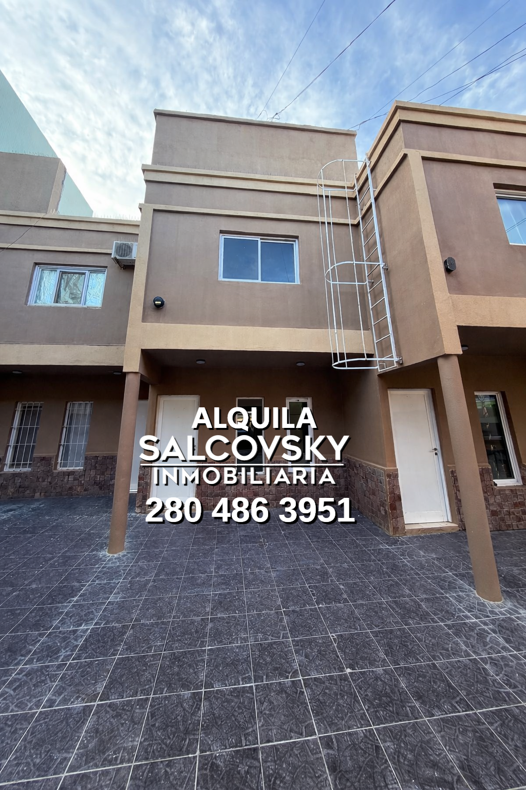 Dúplex (interno) en alquiler 2 dormitorios en Puerto Madryn $850.000 + Serv.