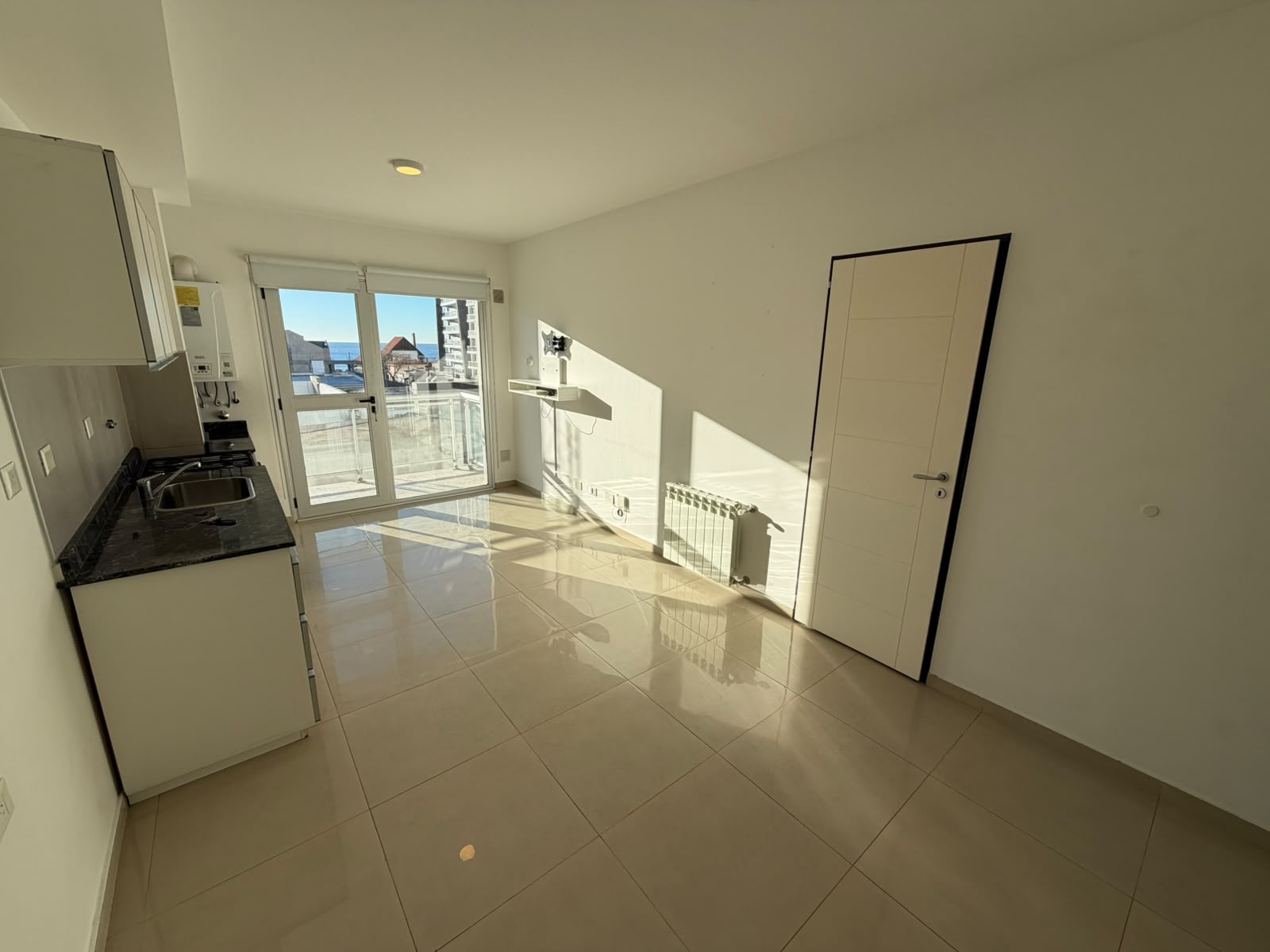 Departamento en alquiler de 1 dormitorio a una cuadra y 1/2 de la Playa! en Puerto Madryn $ 650.000