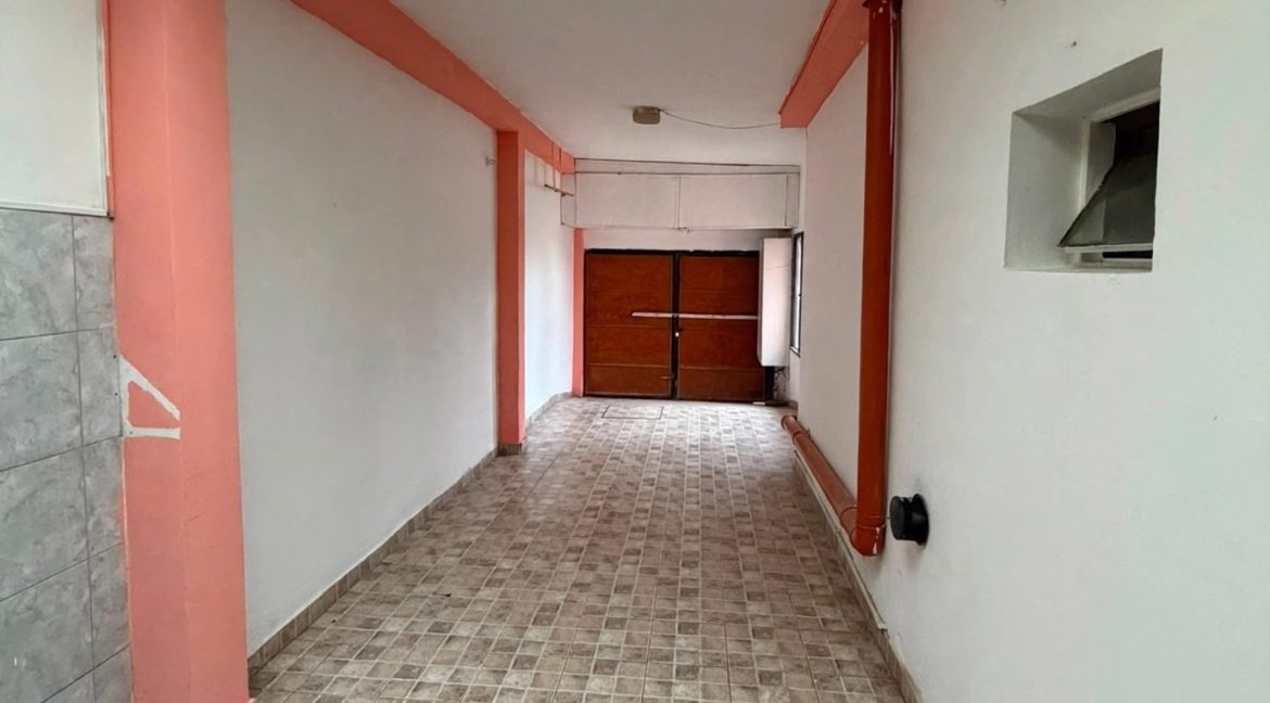 clean_empty_hallway