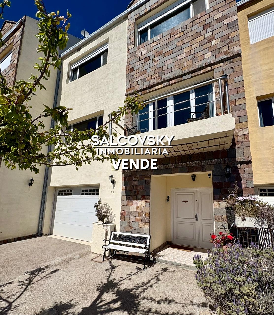 Triplex en Venta 3 dormitorios 1 en suite 2 baños 2 toilette Garage y Quincho!